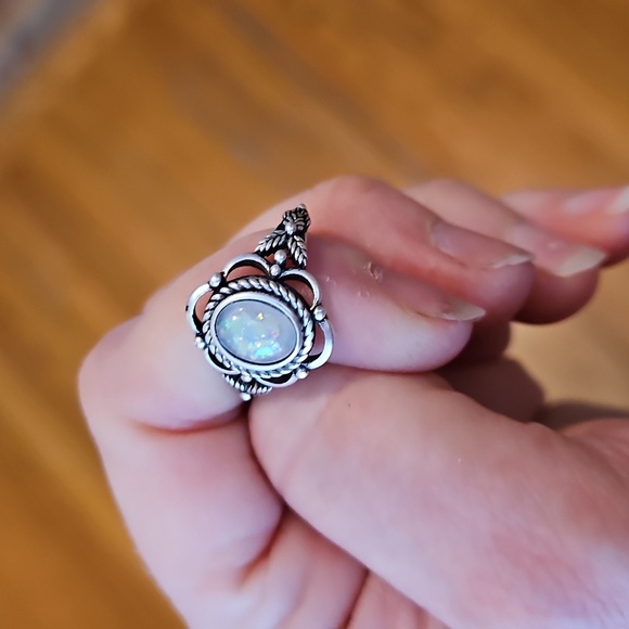 Silver Tone Opal Ring, Vintage Vibe, Size 6, NWOT - Picture 10 of 13